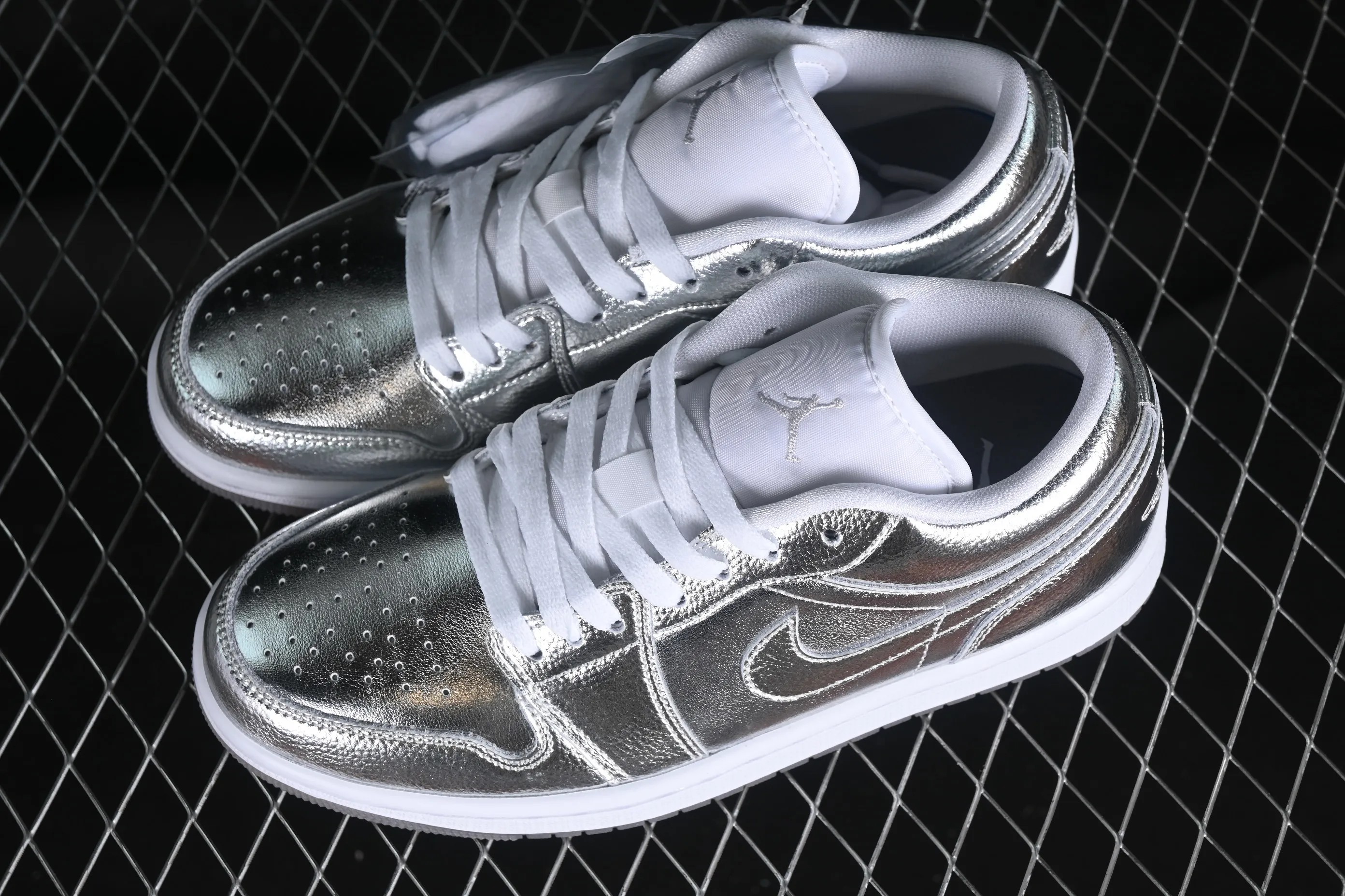 All categories Air Jordan Jordan series basketball shoes Air Jordan 1 Low Air Jordan 1 Low "Metallic Silver" AJ1 Joe 1 gray silver low-top cultural casual sneakers FN5030-001